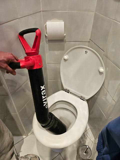WC bouché ? Trouvons une solution rapidement.